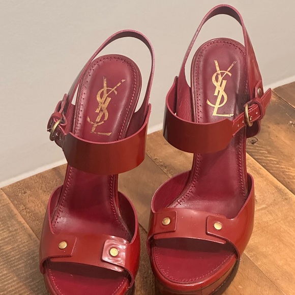 Yves Saint Laurent Vitelli Vernice Heels - Picture 2 of 8